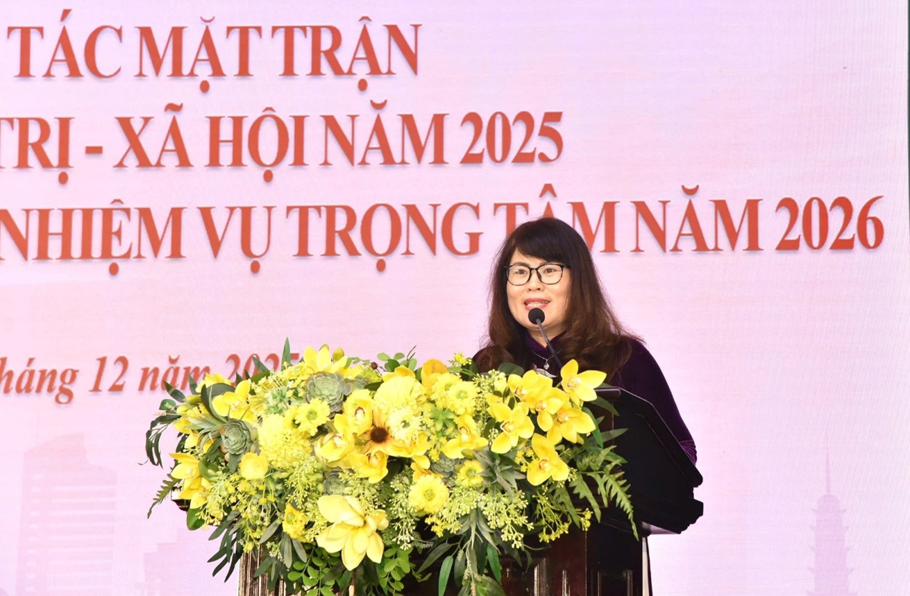 Đồng chí Nguyễn Thị Ngọc Anh - UVTV, Chủ tịch Uỷ ban MTTQ Việt Nam phường phát biểu tại Hội nghị Tổng kết